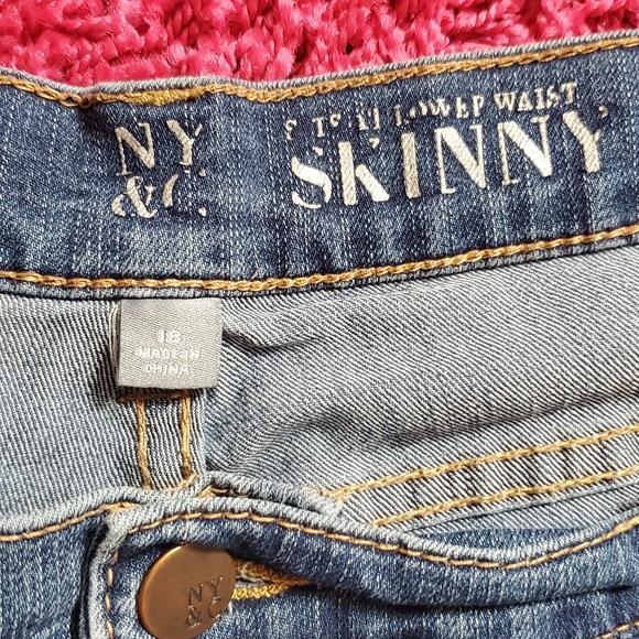 2/$20 New York and Company Straight Leg Jeans - Picture 5 of 7